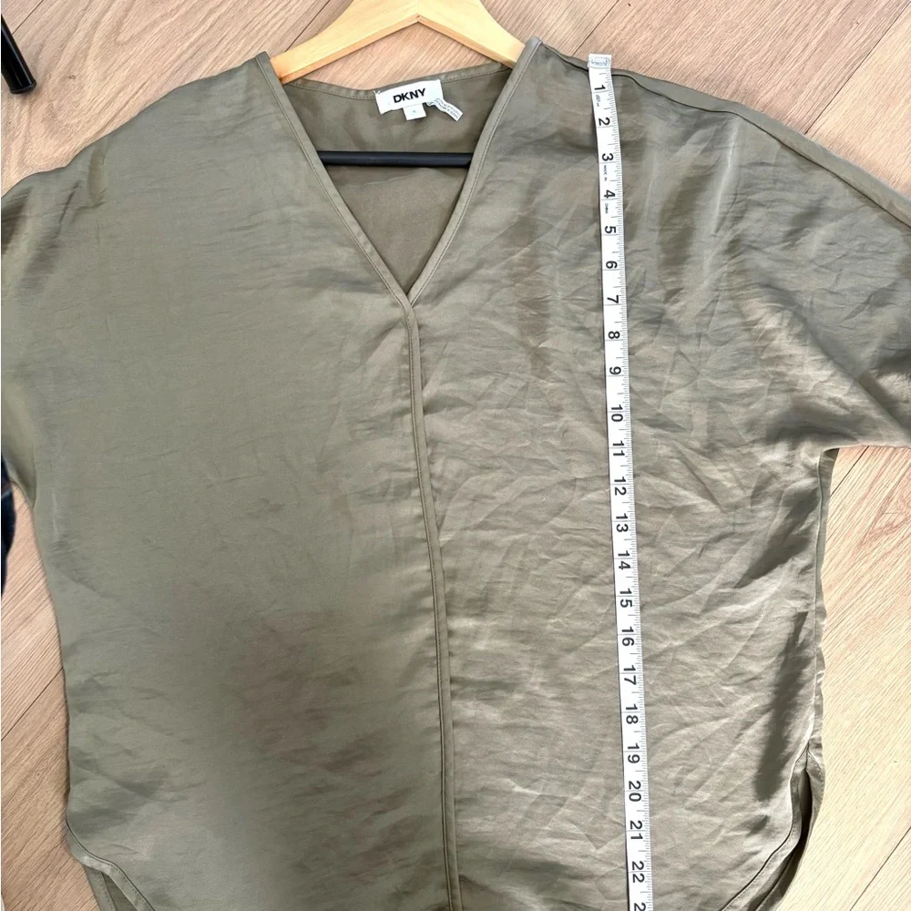 DKNY Olive Green V-Neck Satin Blouse Short Sleeve Size Small
